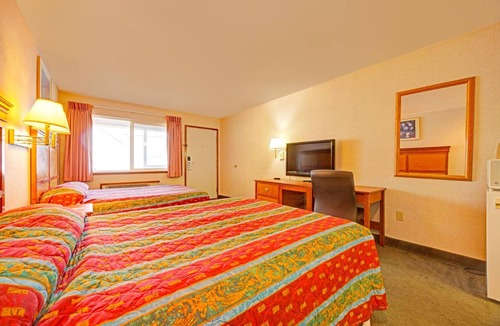 Stevenson Hotel | 2 Pet-friendly Units w/Free Parking | Bridge of the Gods - 4.4 miles away