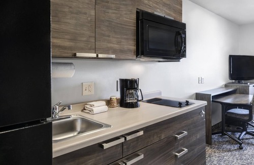Jonesboro Hotel | 2 Queen Accommodation near University Museum | Free On-Site Parking!