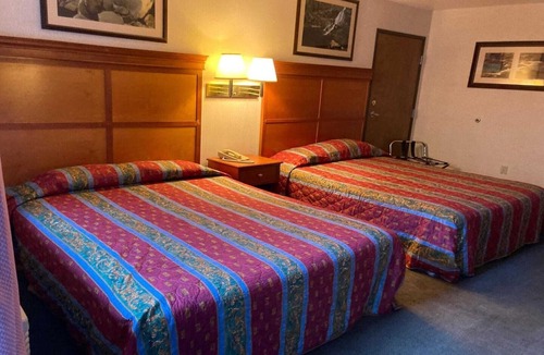 Stevenson Hotel | 2 Queen Beds Accessible Non-Smoking