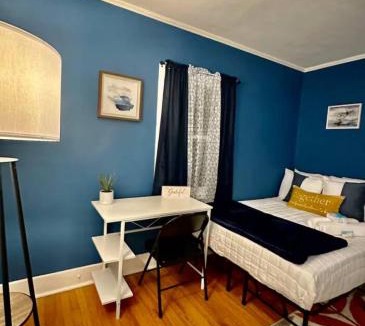 Downtown Syracuse House | 2 Queen Beds Futon Private Bath Shared Communal Space SU Carrier Dome Hospitals