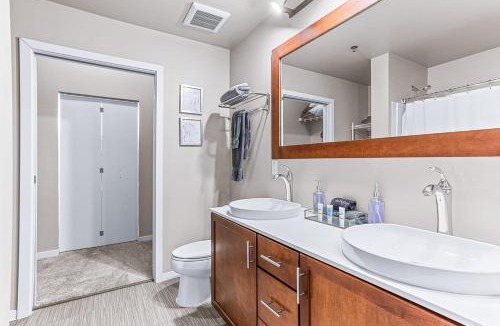 Old West Side Apartment | 2 Separate 2BR Units Near Big House & Downtown