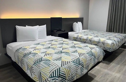 Gonzales Hotel | 2 Sharp 2-Queen Studios w/Kitchens, 0.3mi to RaceTrac & 0.5mi to Tanger