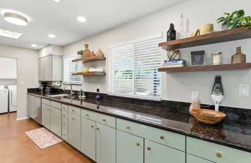 Melrose Paradise House | 2 Side by Side Homes - 6BR 15ppl