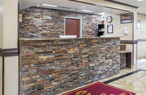 Grand Rapids Hotel | 2-Star Hotel ∙ Clarion Inn and Suites Airport