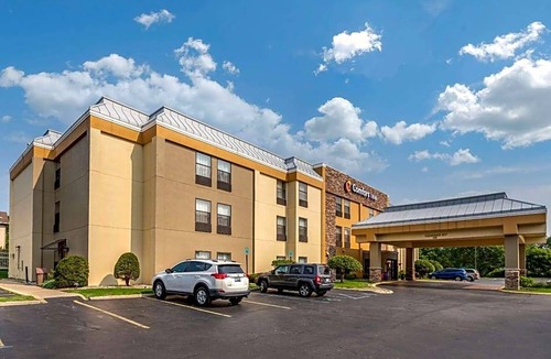 Kalamazoo Hotel | 2-Star Hotel ∙ Comfort Inn Wings Stadium