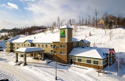 Houghton Hotel | 2-Star Hotel ∙ Holiday Inn Express Houghton-Keweenaw, an IHG Hotel