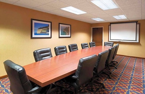 Auburn Hills Hotel | 2-Star Hotel ∙ Quality Inn Auburn Hills
