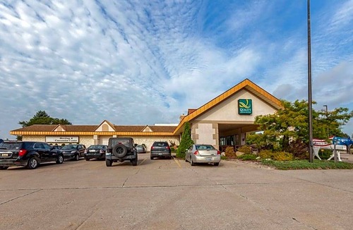Escanaba Hotel | 2-Star Hotel ∙ Quality Inn & Suites