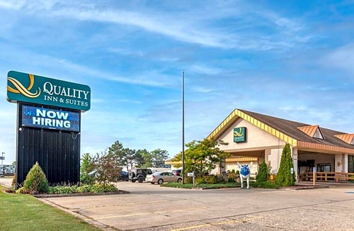 Escanaba Hotel | 2-Star Hotel ∙ Quality Inn & Suites