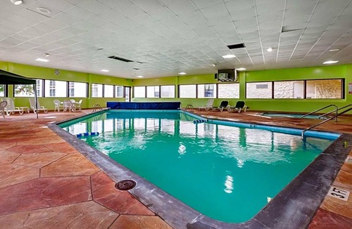 Escanaba Hotel | 2-Star Hotel ∙ Quality Inn & Suites