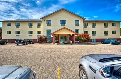 Whitehall Hotel | 2-Star Hotel ∙ Rodeway Inn