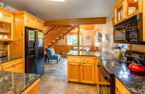Manzanita Cabin | 2-story dog-friendly 1 block from the beach with deck, patio, gas fireplace, W&D