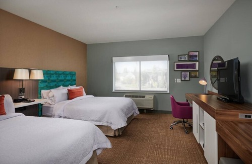 Sherwood - Tualatin North Hotel | 2 Stylish Rooms w/Indoor Pool, Free Breakfast & Close to Ski Lifts + Cafes
