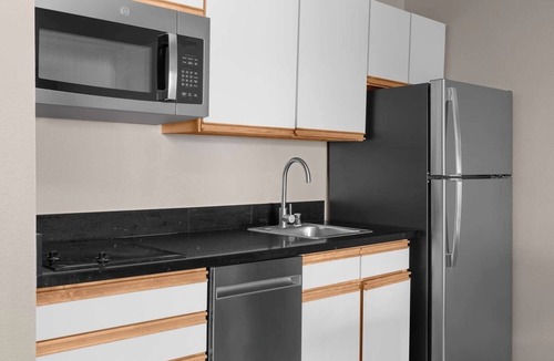 Hillsboro Hotel | 2 Suites in Modern Hotel w/Fully Equipped Kitchens & Fireplace - Free Parking