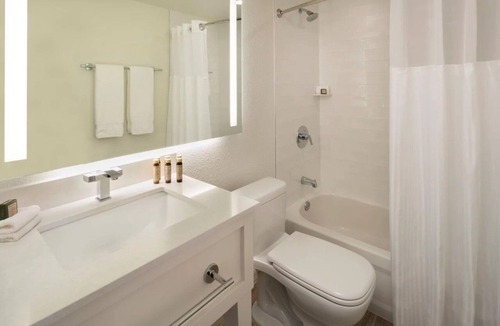 Islamorada Resort | 2 Suites w/Queen Beds, Kitchenette, Outdoor Pool, Free Parking & Pet Friendly