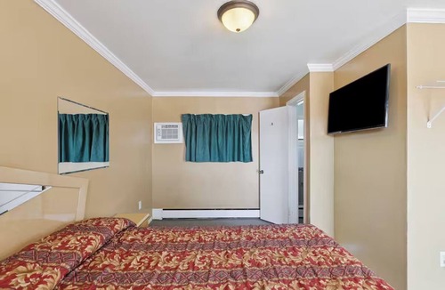 Shields Hotel | 2 Value-Friendly Rooms w/Queen Beds Near Timbers Bar & Grill