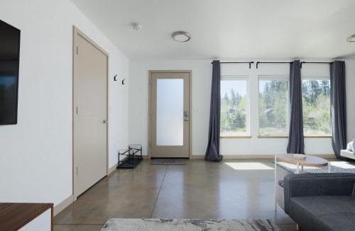 Westbrook Meadows Apartment | 20 Min to Mt Bachelor Perfect Basecamp for Skiers