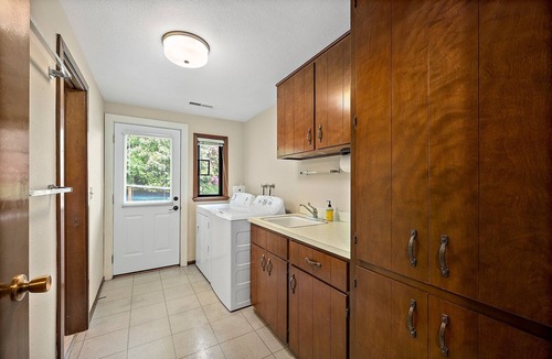 Gig Harbor House | 200' Waterfront classic home ~ AC on a Private Raft Island