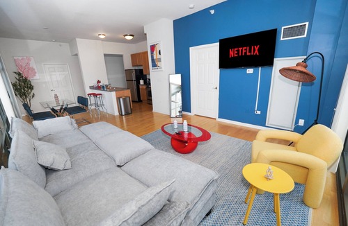 South Loop Hotel | 20th Floor Skyline 2BR Grant Park with Parking