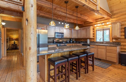 Steam Engine Meadows Cabin | 216 Rue Jolley -immaculate cabin with the feeling of home. guaranteed memories.