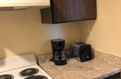 Eugene Apartment | 2B- Darling studio near U of O and Downtown