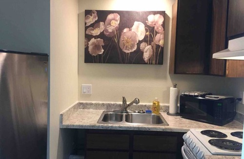 Eugene Apartment | 2B- Darling studio near U of O and Downtown