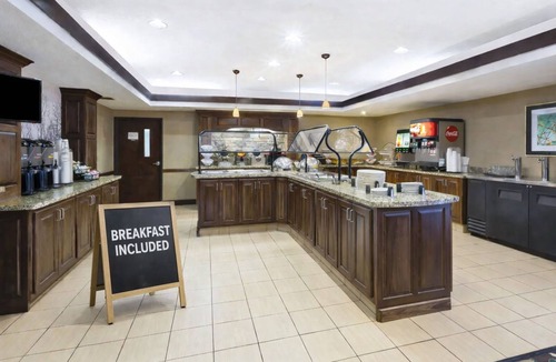 Columbia Apartment | 2BR Executive Suite w/Kitchen & Lounge