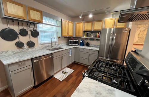 Royal Oak Apartment | 2BR Steps from Woodward, Royal Oak | Sleeps 5