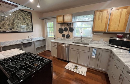 Royal Oak Apartment | 2BR Steps from Woodward, Royal Oak | Sleeps 5