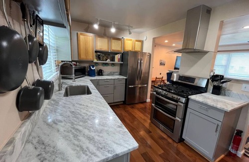 Royal Oak Apartment | 2BR Steps from Woodward, Royal Oak | Sleeps 5