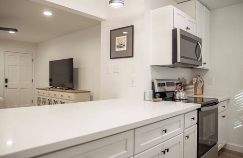 Biloxi Condo | 2BR w/POOL & GOLF CART! Perfect location near the Beach and Downtown! Porter #6