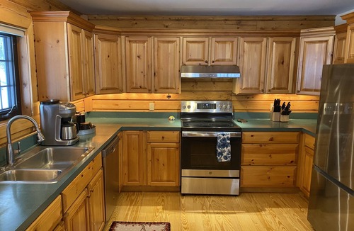 Harbor Springs Cabin | 2k, Luxury log cabin, close to all the fun, no fees! 3 bd 2.5 bath