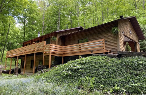 Harbor Springs Cabin | 2k, Luxury log cabin, close to all the fun, no fees! 3 bd 2.5 bath