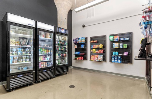 Warehouse District Apartment | 2KBD2BA Steps from Target Center+GYM+KTCHN+LNDRY