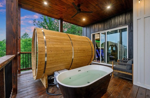 Broken Bow Cabin | 2Mountaintop Cabins Pool Saunas Slides Views &More