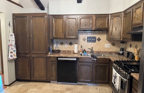 Newark House | 3-bd 2 bath Featuring a Music Decor, Large yard with Seating areas & Activities
