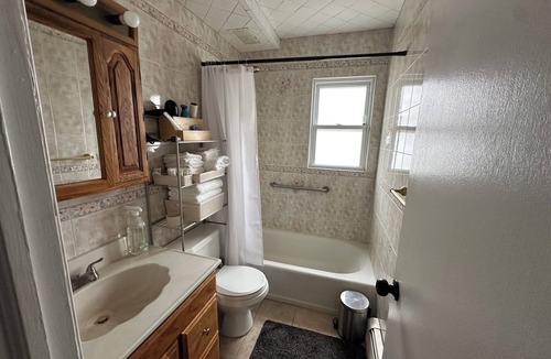 Rockville Centre House | 3 bed/1.5 bath house in down town Rockville Centre with free parking and laundry