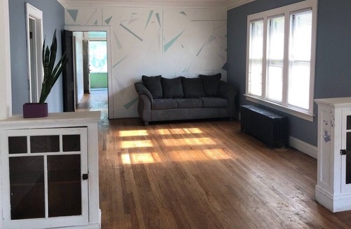 Roseland Apartment | 3 bedroom 1 Bath / private apt