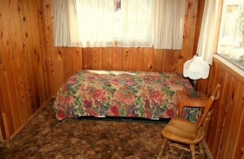 Donner Lake Woods Cabin | 3 bedroom, 2 bath, sleeps 8. Donner Lakefront with private dock DLR#009