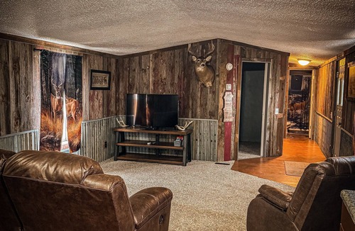 Mongo Cabin | 3-bedroom cabin located in Steuben County home of 101 lakes!