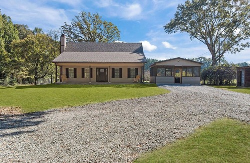 Harmon House | 3-bedroom Rustic Retreat in Coushatta
