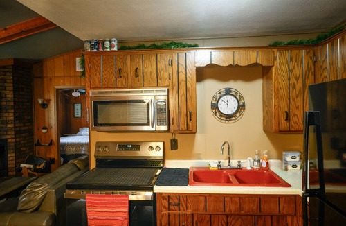 Stambaugh House | 3 Bedroom with Hot Tub and Sauna seconds from Ski Brule!