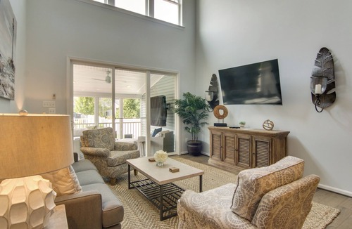 Frankford House | 3 Mi to Bethany Beach: Townhome w/Fire Pit