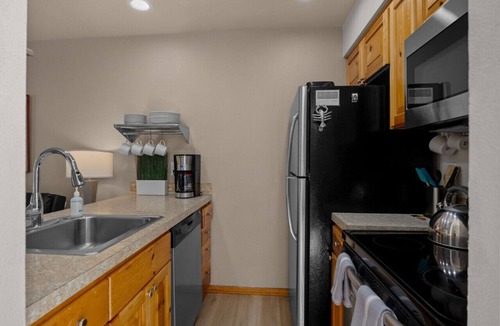 Downtown Cannon Beach Villa | 3 Orca Bay: Cozy Town Home | Walk to Beach | Dog-Friendly