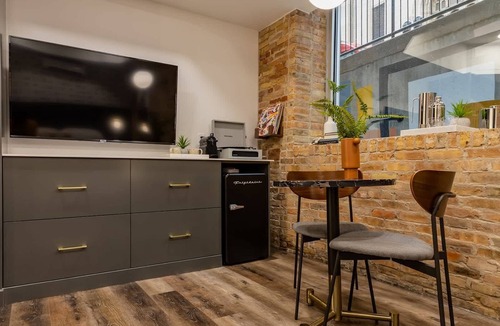 Downtown Apartment | 3 Private King Suites - The Finnley Hotel