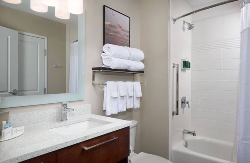 Lake Worth Hotel | 3 Spacious & Practical Suites Near Downtown – Ideal for Families