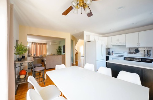 Shirley House | 3 Story Beach Waterview, 3 KING bed, golf putting green!