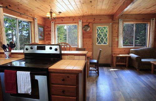 Duck Creek Village Cabin | 3 Story Cabin w/Spacious Deck and a Treasure Hunt