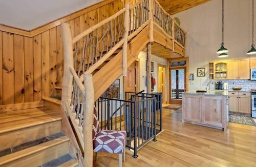 Highlands Cabin | 3 Suites with Game/Movie Room & Hot Tub
