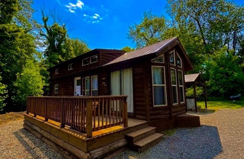 West Newton Apartment | 3 Tiny Cabins Together